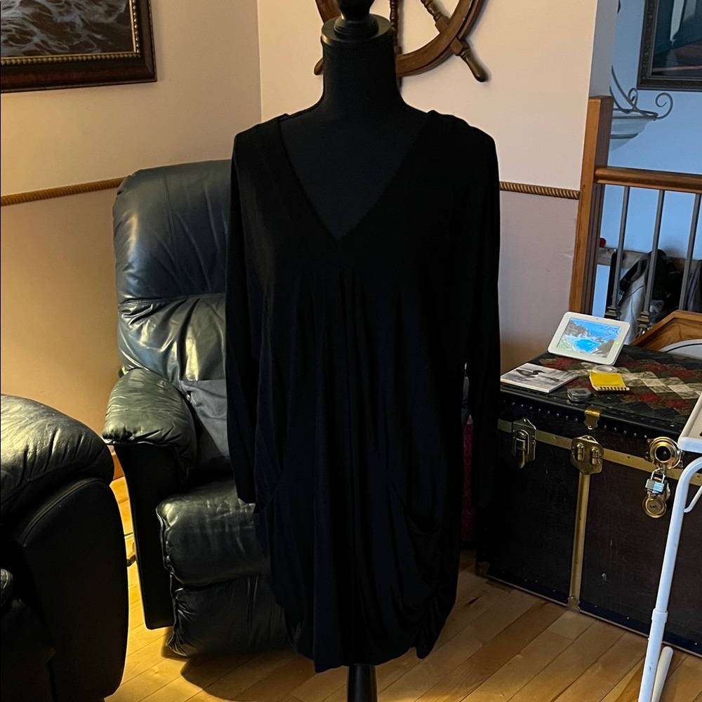 Elegant Black V-Neck Dress with pockets
